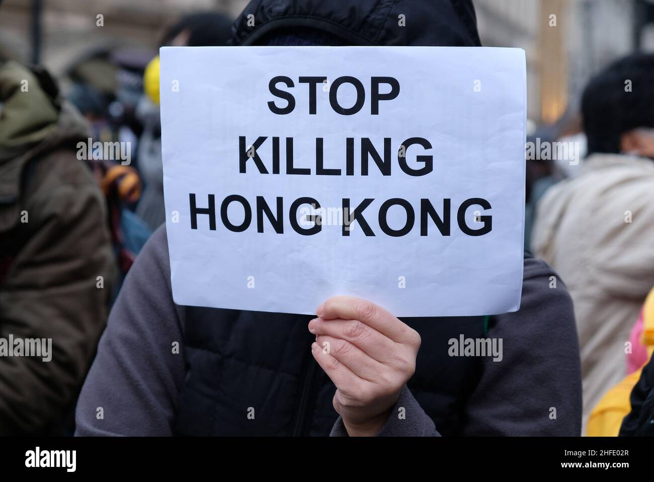 Londres, Royaume-Uni, 15th janvier 2022.Des centaines de membres de la communauté et de supporters étrangers de Hong Kong se sont réunis pour un rassemblement à Piccadilly Circus, où ils ont fait preuve de solidarité avec les journalistes de l'ancienne colonie britannique, suite à la fermeture de plusieurs médias d'information pro-démocratie ces derniers mois.Les manifestants se sont ensuite rendu au bureau économique et commercial de Hong Kong pour livrer des lettres en signe de protestation contre le déclin de la liberté de la presse.Crédit : onzième heure Photographie/Alamy Live News Banque D'Images