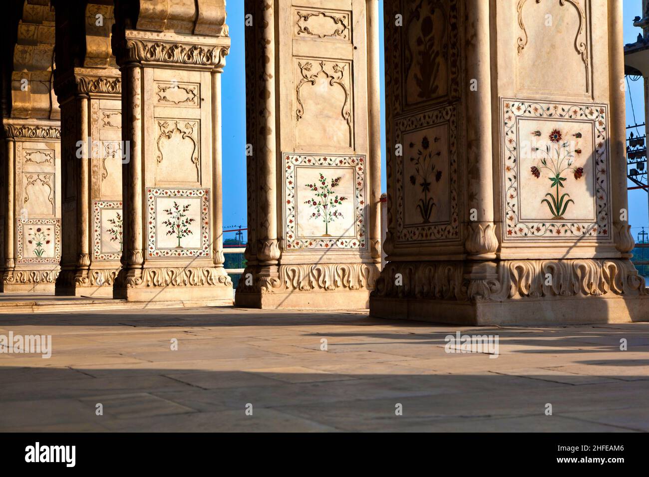 Marqueterie de marbre, colonnes et arcades, salle de l'Audience privée ou Diwan JE Khas au Lal Qila ou Fort Rouge à Delhi, Inde Banque D'Images