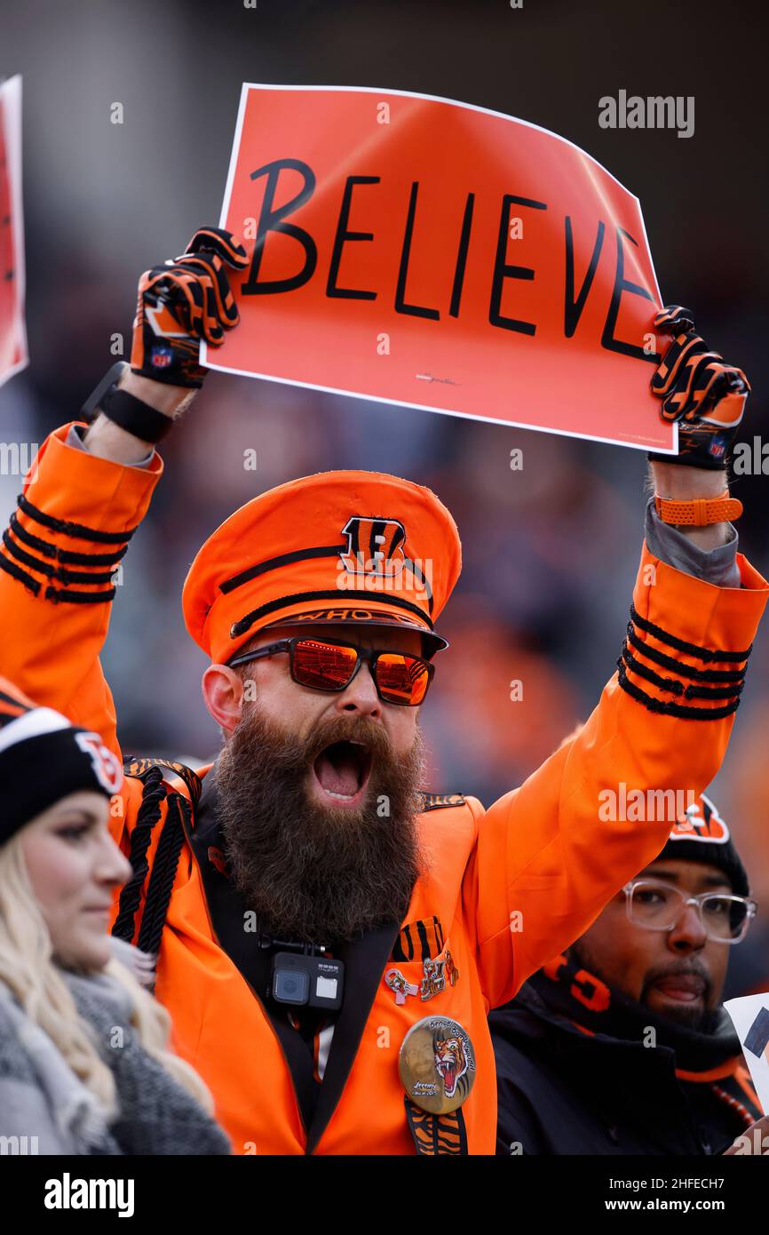 Un fan de Cincinnati Bengals est vu lors d'un match de football NFL Wild-Card Playoff contre les Las Vegas Raiders, le samedi 15 janvier 2022.Les Bengals défaia Banque D'Images