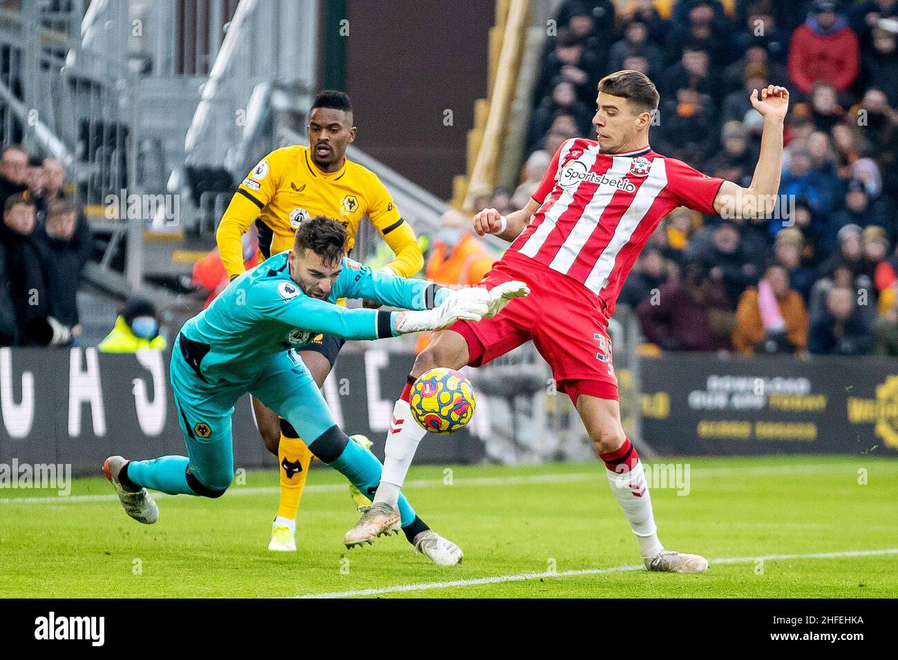 José sa (GK) de Wolverhampton et Jan Bednarek de Southampton lors du match de football de première ligue de championnat anglais entre Wolverhampton Wanderers et Southampton le 15 janvier 2022 à Molineux à Wolverhampton, Angleterre - photo: Manjit Narotra/DPPI/LiveMedia Banque D'Images