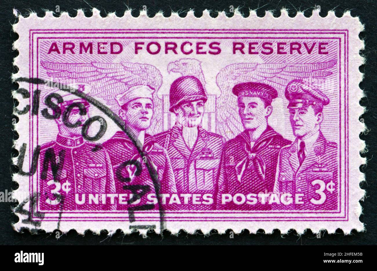 États-unis D'AMÉRIQUE - circa 1955 : timbre imprimé aux États-Unis montre Marine, Garde côtière canadienne, de l'armée, de la Marine et de la Force aérienne, les Forces armées, Banque D'Images