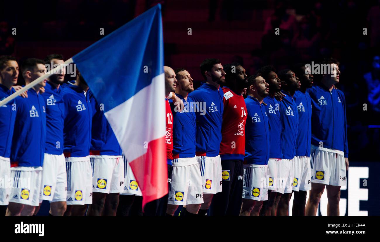 Szeged, Hongrie, 15th janvier 2022.L'équipe nationale de France se tenant pendant l'hymne national lors du championnat d'Europe EHF Men 2022 match entre la France et l'Ukraine à Szeged, Hongrie.15 janvier 2022.Crédit : Nikola Krstic/Alay Banque D'Images