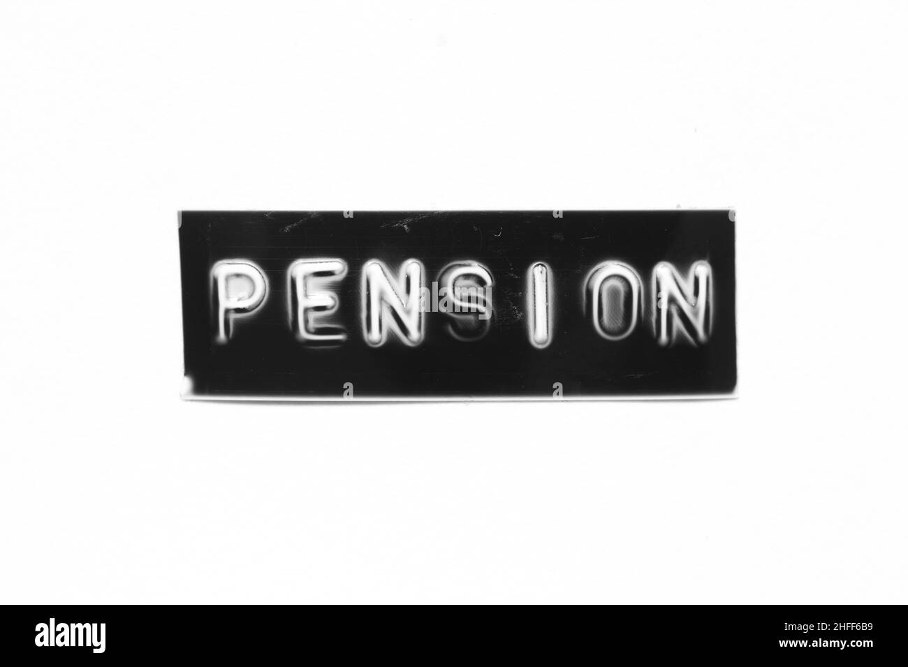 Bannière noire avec lettre en relief et mot pension sur fond de papier blanc Banque D'Images