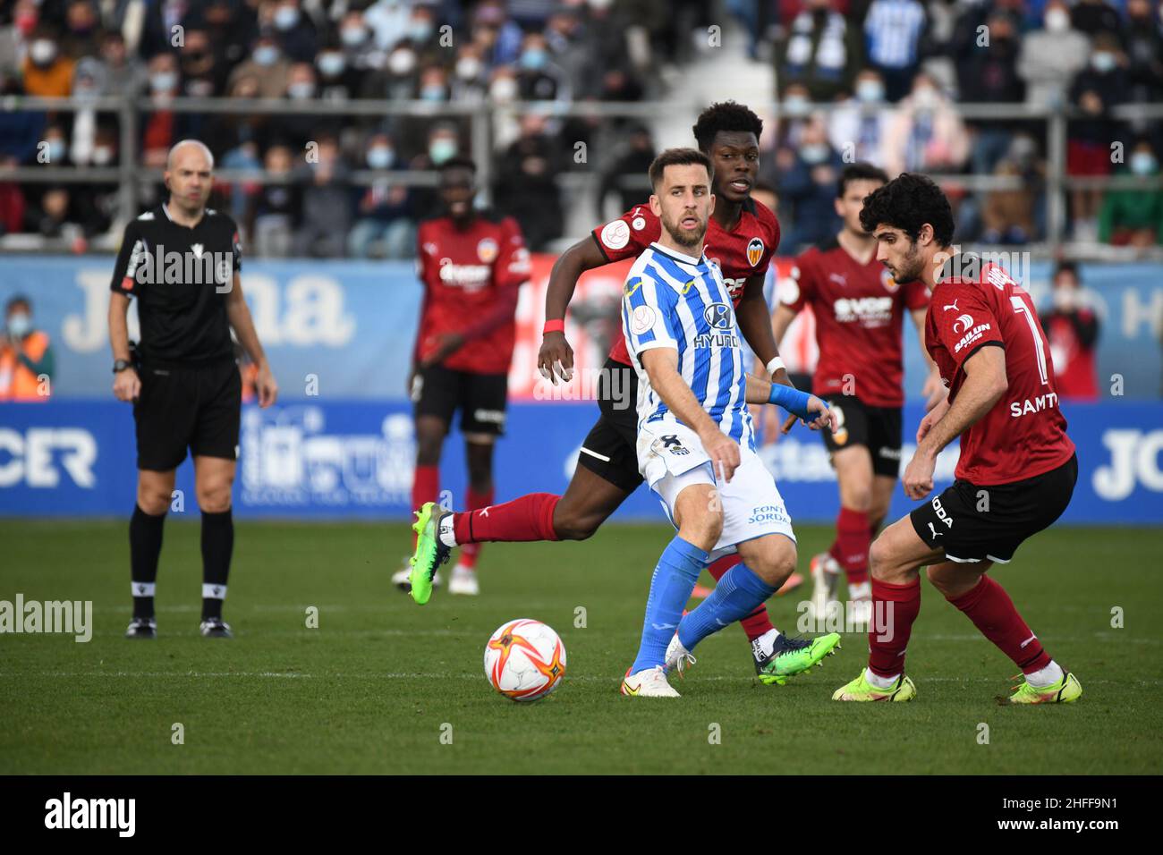 Majorque, Espagne.16th janvier 2022.MALLORCA - JANVIER 16: Joueur de Valence Gonçalo Guedes #7 combat pour le ballon pendant la ronde de 16 du match Copa del Rey entre CD Atlético Baleares et Valence à l'Estadio Balear le 16 janvier 2022 à Majorque, Espagne.(Photo de Sara Aribó/PxImages) crédit: PX Images/Alamy Live News Banque D'Images