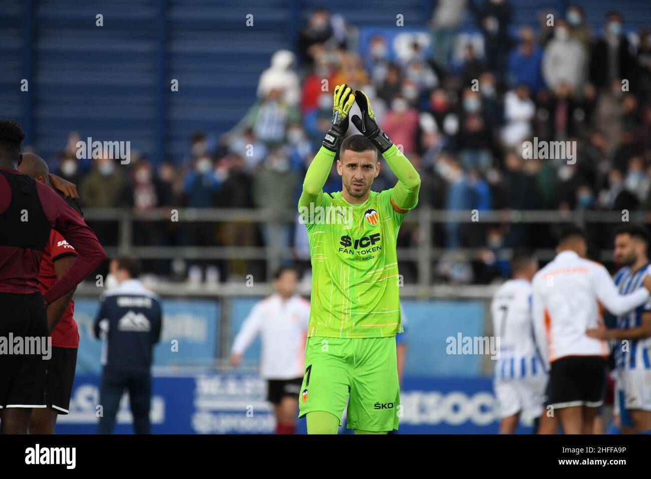 Majorque, Majorque, Espagne.16th janvier 2022.MALLORCA - JANVIER 16: Le joueur de Valence Jaume Doméceh #1 salue les soutiens après la ronde de 16 du match Copa del Rey entre CD Atlético Baleares et Valence à l'Estadio Balear le 16 janvier 2022 à Majorque, Espagne.(Image de crédit : © Sara ARIB/PX Imagens via ZUMA Press Wire) Banque D'Images