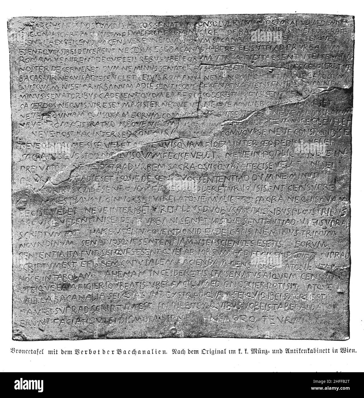 Plaque de bronze avec une ancienne inscription latine datée de 186 av. J.-C. sur la suppression officielle de Bacchanalia, festivals romains du culte de Bacchus Banque D'Images