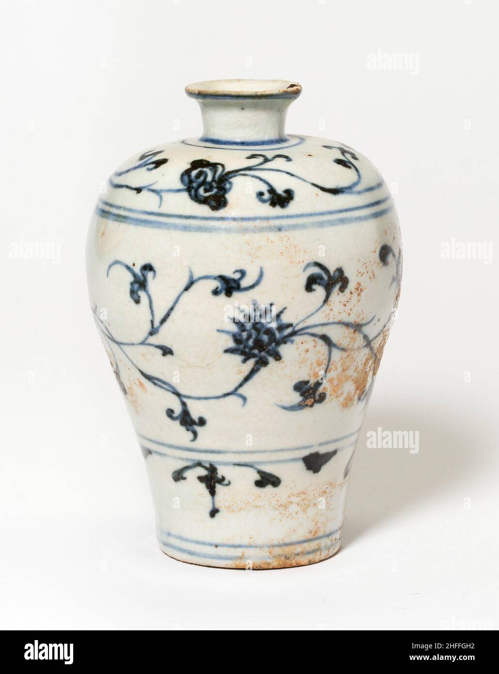 Vase avec fleurs et vins stylisés, dynastie Ming (1368-1644). Banque D'Images