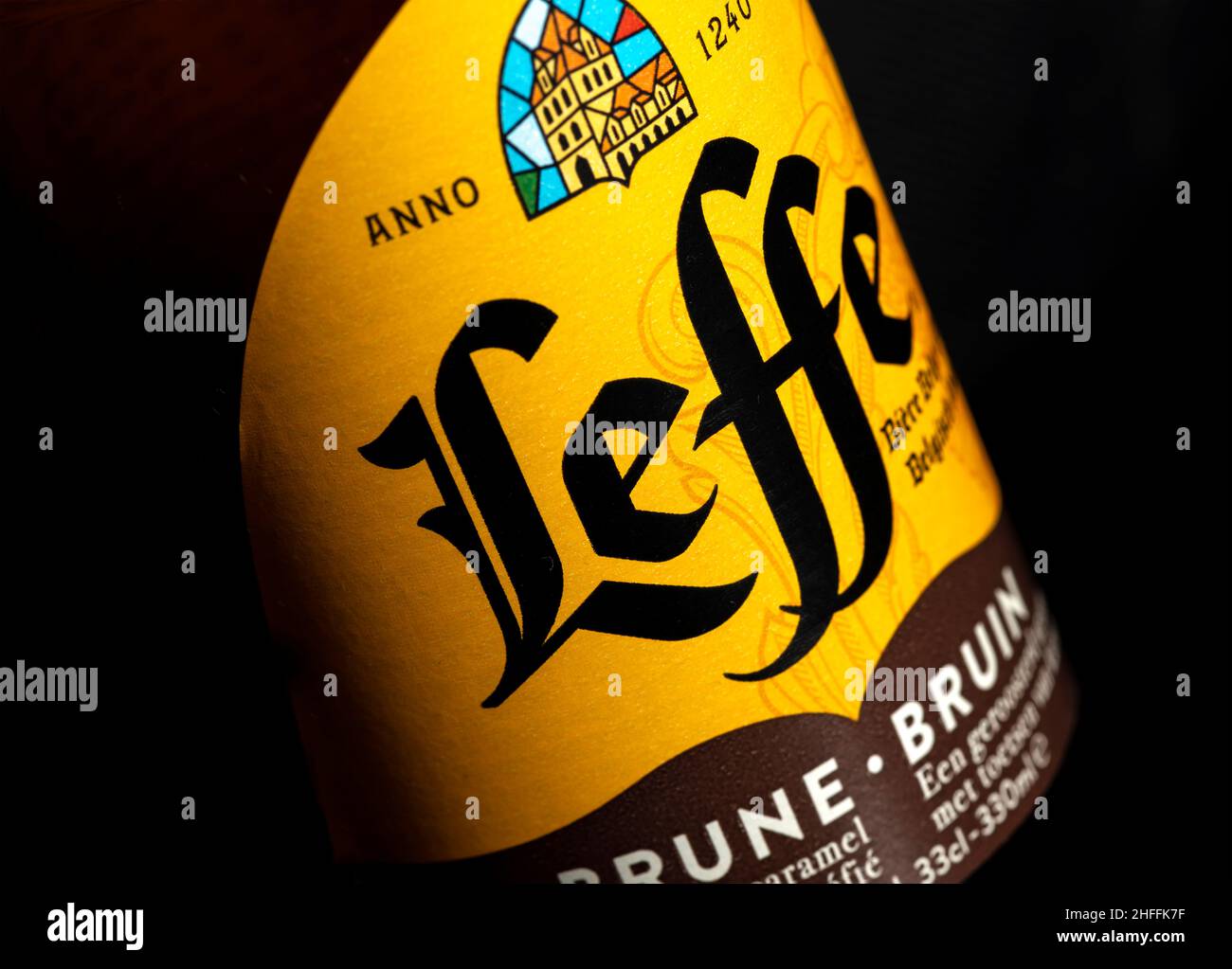 Étiquette de bouteille de bière Leffe Brune Belge Abbey en gros plan Banque D'Images