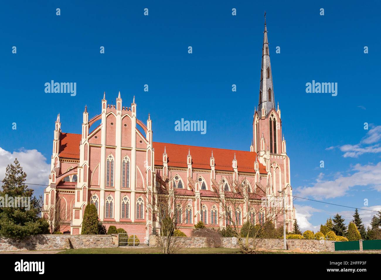 Giervyaty.L'Église de la Sainte Trinité est une église catholique romaine à Gierviaty, dans la région de Grodno, en Biélorussie.C'est un exemple du néogothique bélarussien Banque D'Images