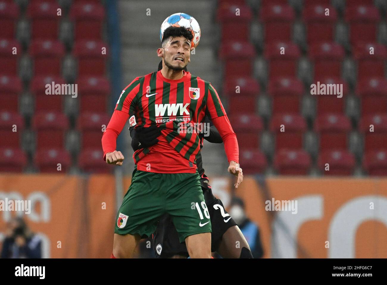 Augsbourg, Allemagne.16th janvier 2022.Ricardo Daniel PEPI (FC Augsburg), action, duels, affiche supérieure.Football 1st Bundesliga saison 2021/2022, 19th match day, matchday19, FC Augsburg - Eintracht Frankfurt 1-1 le 16th janvier 2022 WWK ARENA à Augsburg, Credit: dpa/Alay Live News Banque D'Images