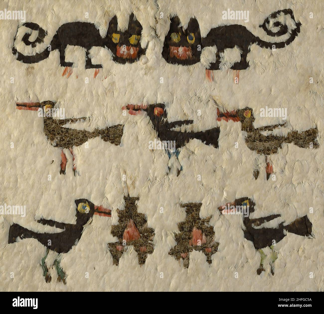 Tunique à plumes, Pérou, 1470/1532.Motif chat et oiseau orné de plumes rares et précieuses provenant des aras, perroquets, toucans, cotingas et tanagers des forêts tropicales de l'Amérique du Sud, transportés à travers les pics dangereux des Andes.La tunique a été enterrée avec son propriétaire dans une tombe sombre et sèche qui a conservé ses couleurs vives.Détails d'une illustration plus grande. Banque D'Images