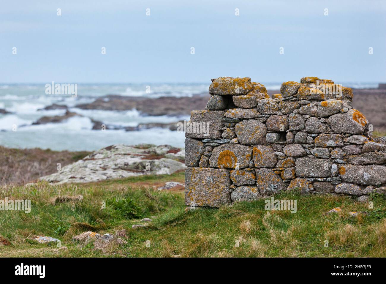 La ruine de la vieille maison de Stonehouse près de la mer.Normandie France Banque D'Images