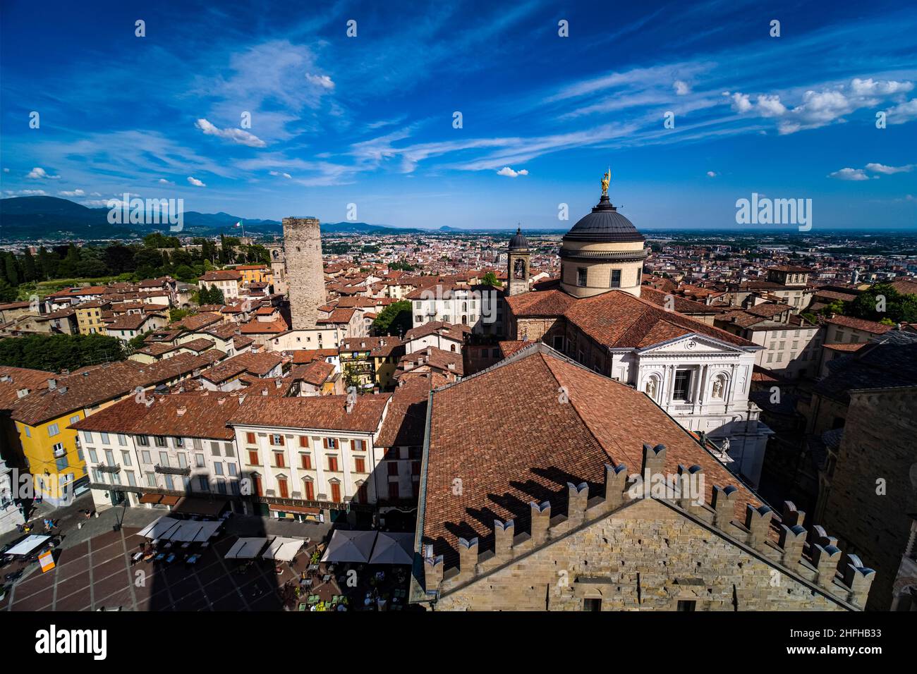 Vue panoramique depuis la tour Campanone avec l'église de la cathédrale de Bergame, Duomo di Bergame, Cattedrale di Sant'Alessandro. Banque D'Images