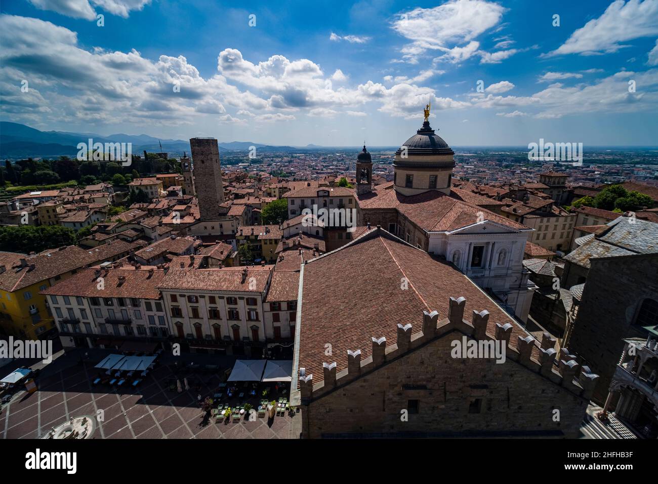 Vue panoramique depuis la tour Campanone avec l'église de la cathédrale de Bergame, Duomo di Bergame, Cattedrale di Sant'Alessandro. Banque D'Images