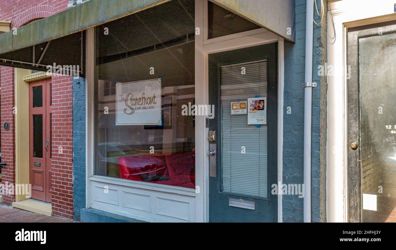 Staunton, va - 11 mai 2018: L'hôtel Storefront est un bâtiment unique en rénovation Banque D'Images