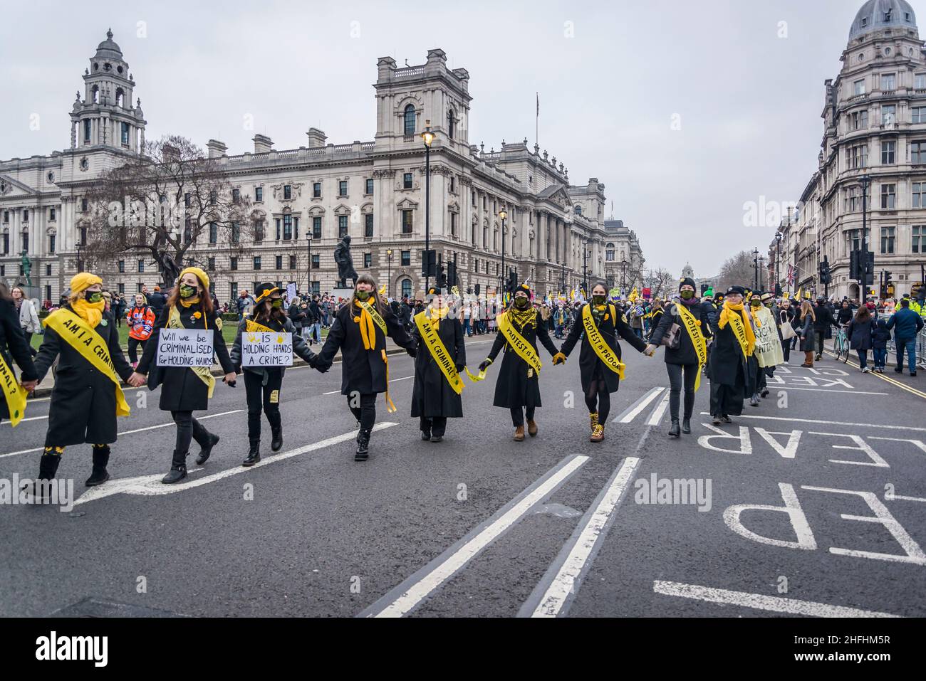 Les femmes vêtues de suffragettes participent à la manifestation "tuer le projet de loi" devant les chambres du Parlement, avant un vote à la Chambre des Lords.Le projet de loi sur la police, la criminalité, la peine et les tribunaux constitue une menace pour le droit de manifester.Londres, Angleterre, Royaume-Uni 15.01.2022 Banque D'Images