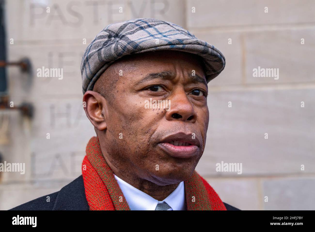 New York, États-Unis.16th janvier 2022.Le maire de New York, Eric Adams, prend la parole lors d'une conférence de presse sur la santé maternelle à l'extérieur de l'hôpital Kings County de New York.Clarke et Antonio Reynoso, président du Borough de Brooklyn, ont tenu une conférence de presse en dehors de l'hôpital du comté de Kings à Brooklyn pour appeler à un financement critique pour traiter la crise de mortalité maternelle parmi les femmes noires et éliminer le biais racial dans les soins maternels.Crédit : SOPA Images Limited/Alamy Live News Banque D'Images