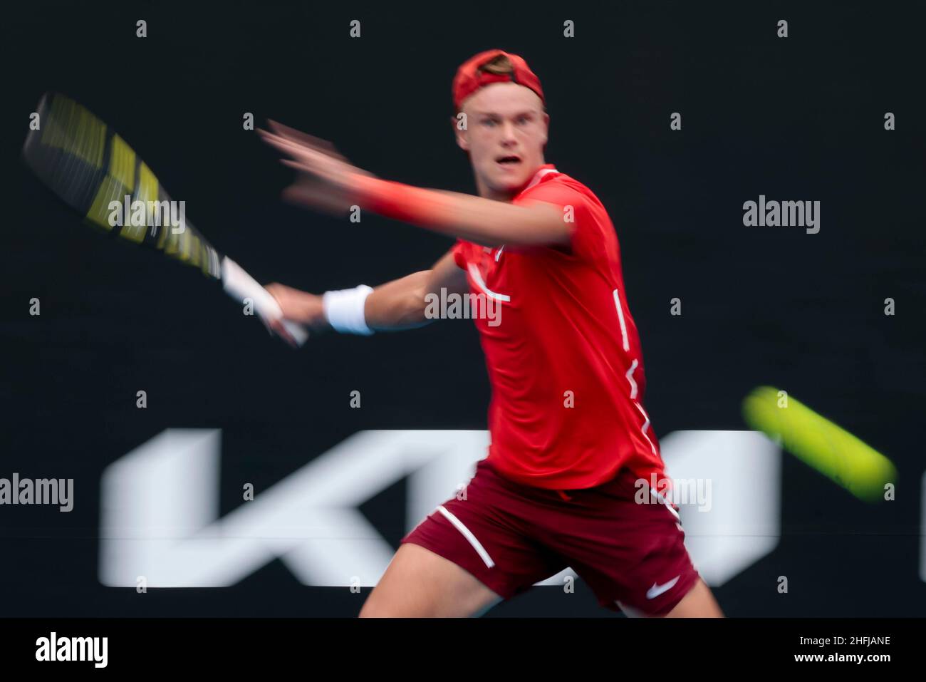 Melbourne, Australie, 17th janvier 2022.Holger Runde, originaire du Danemark, est en action lors du tournoi australien Open tennis Grand Chelem de Melbourne Park en 2022.Frank Molter/Alamy Actualités en direct Banque D'Images