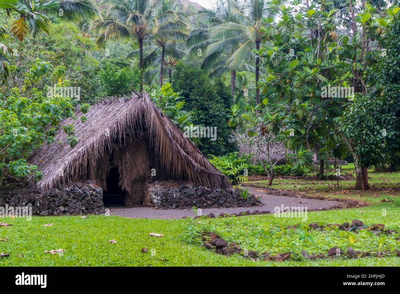 Kauai, Hawaï - 9 décembre 2021 : village hawaïen de Kamokila sur le banc de la rivière Wailua sur l'île de Kauai, Hawaï Banque D'Images
