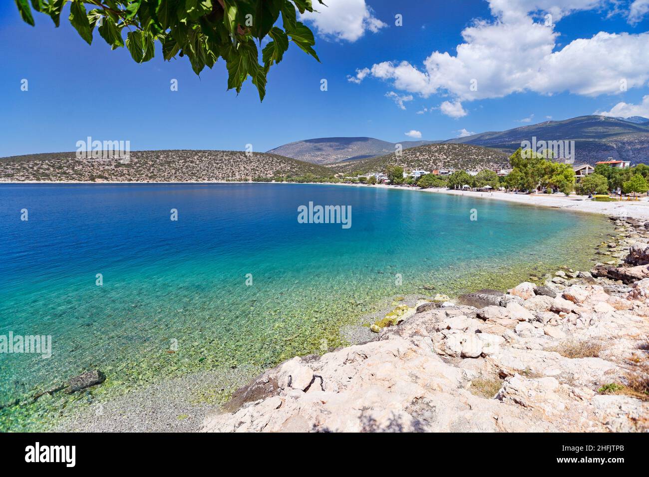 La plage Saranti du Golfe de Corinthe, Grèce Banque D'Images