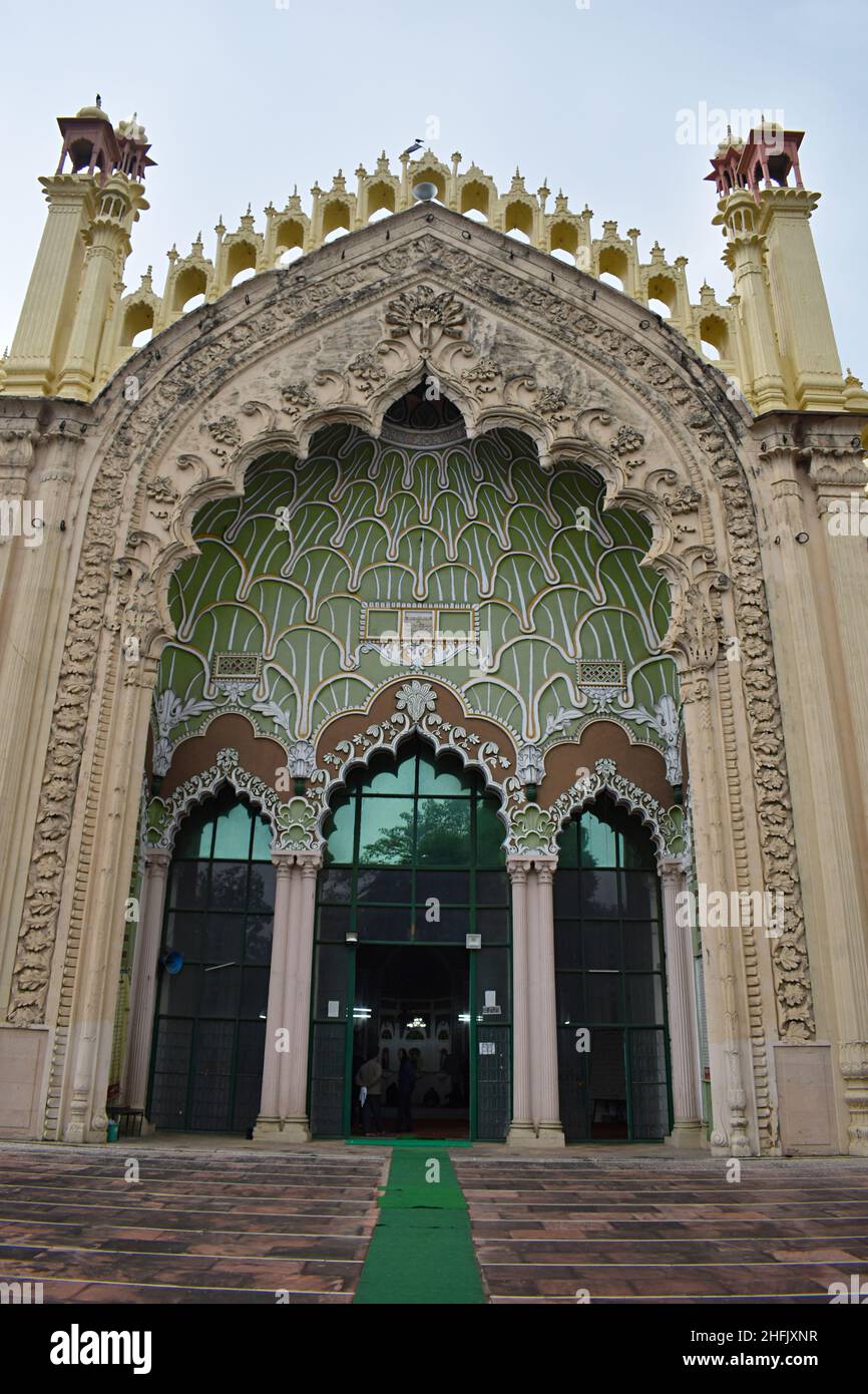 Porte d'entrée au design richement orné, Jama Masjid construit par Nawab Mohammad Ali Shah Bahadur in1839.ITIS un des plus anciens monuments historiques de Lucknow, Banque D'Images