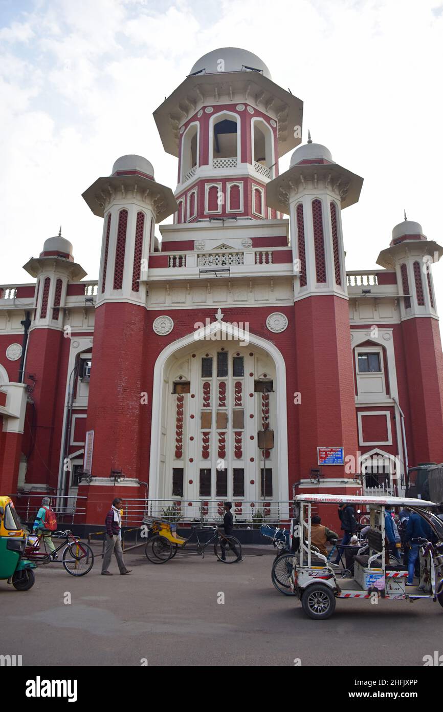 26 décembre 2021, Lucknow, Uttar Pradesh, Inde.Gare de Charbagh à Lucknow la ville de Nawabs, le bâtiment actuel de la gare a été construit Banque D'Images