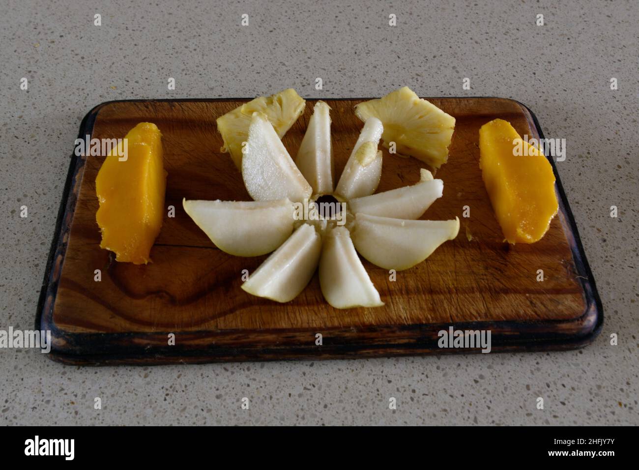 Plateau de fruits sur bois Banque D'Images