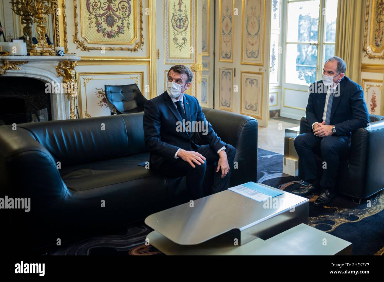 Paris, France.17th janvier 2022.Le président français Emmanuel Macron et Mark Costa Président du Conseil et Directeur général d'Eastman Chemical Company lors d'une réunion à l'Elysée Palace à Paris le 17 janvier 2022.Photo par Eliot Blondt/ABACAPRESS.COM crédit: Abaca Press/Alay Live News Banque D'Images