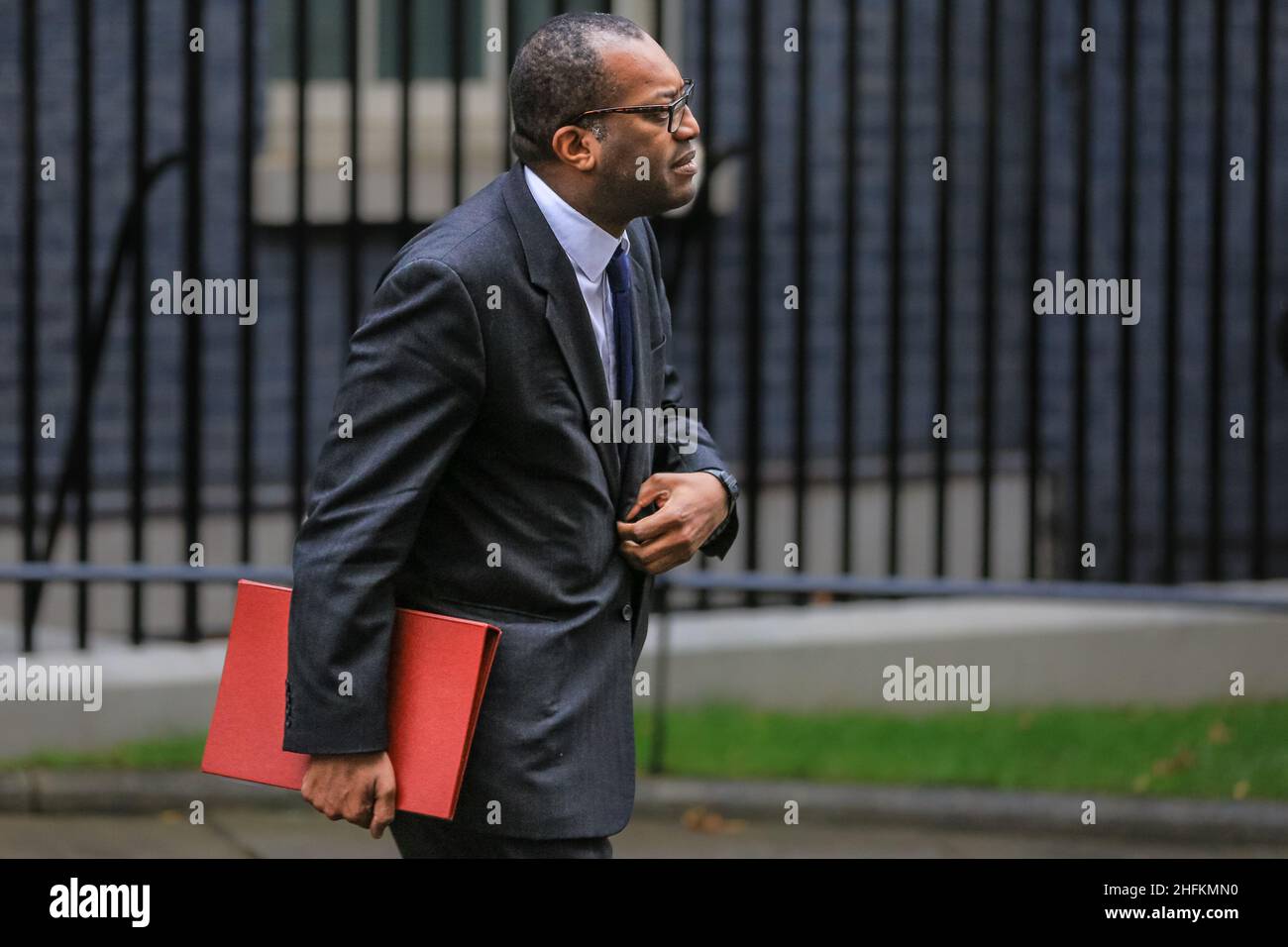 Kwasi Kwarteng, député, secrétaire d'État aux Affaires, à l'énergie et à la Stratégie industrielle, ministre du Parti conservateur, fait monter Downing Street, Londres Banque D'Images