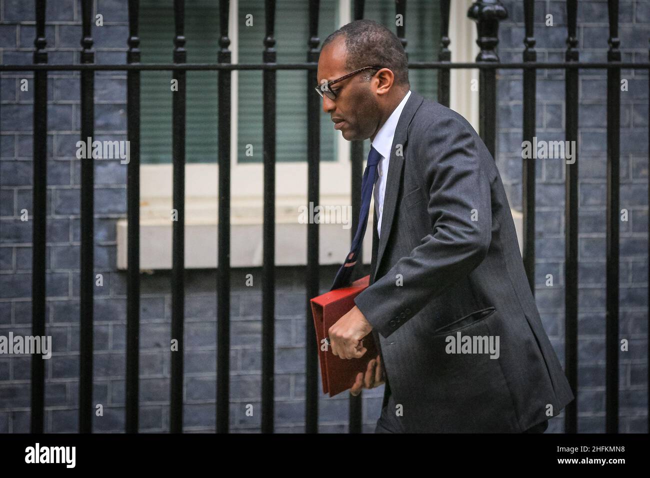Kwasi Kwarteng, député, secrétaire d'État aux Affaires, à l'énergie et à la Stratégie industrielle, ministre du Parti conservateur, fait monter Downing Street, Londres Banque D'Images