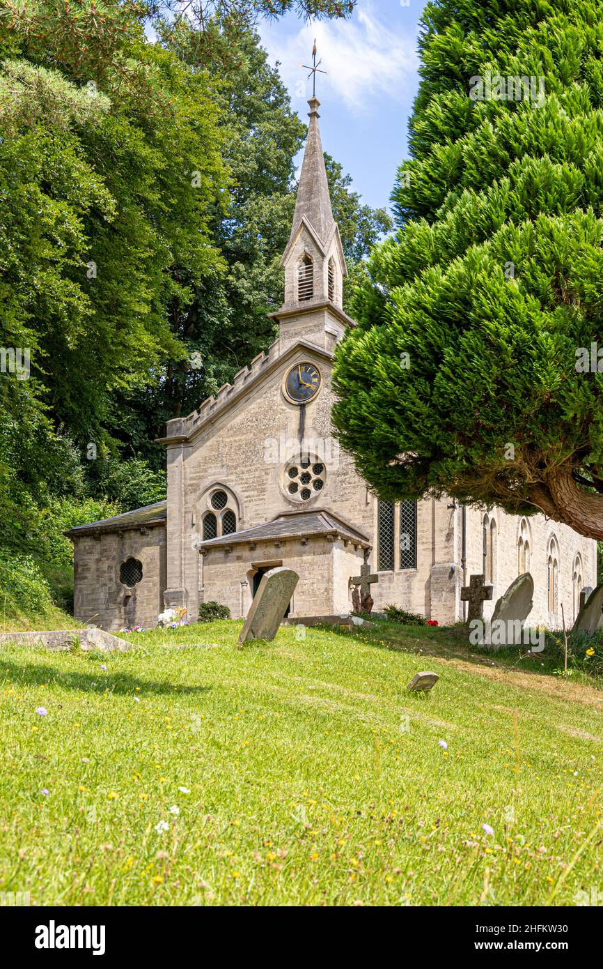 Église de la Sainte Trinité dans le village de Cotswold de SLAD, Gloucestershire UK - Laurie Lee (auteur de Cider avec Rosie) est enterré dans le chantier naval Banque D'Images