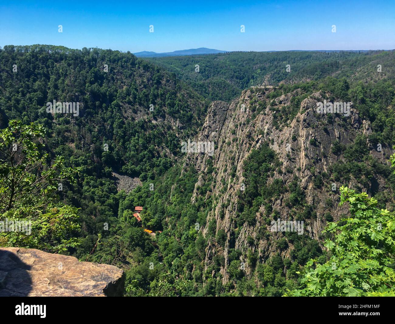 Vue sur les montagnes dans les montagnes Harz Banque D'Images