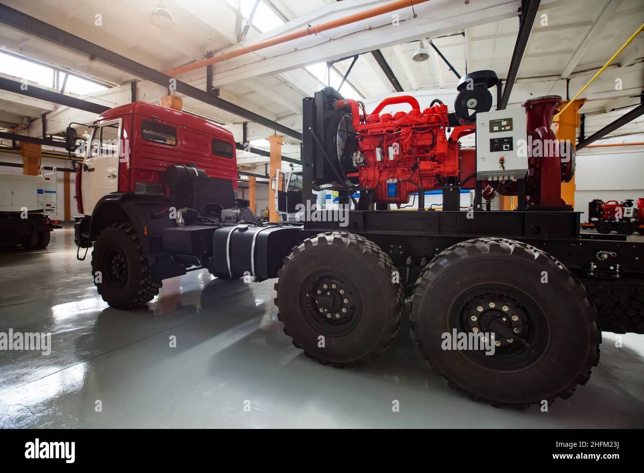 Ouralsk, Kazakhstan - Mai 05 2012 : usine de construction automobile. Camion incendie avec pompe à eau diesel. Banque D'Images