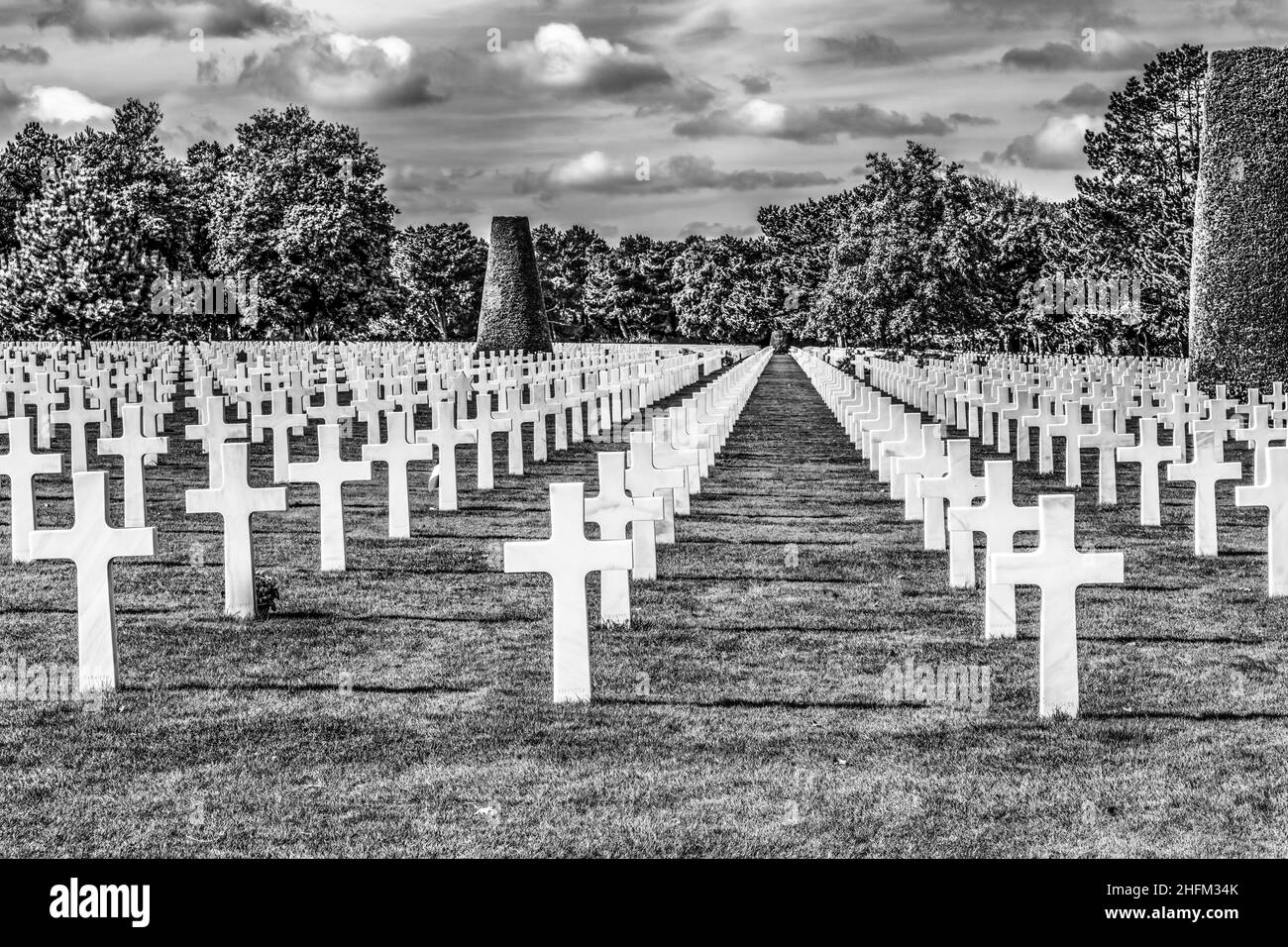 Le noir blanc traverse les étoiles juives militaire américaine de la guerre mondiale de 2 Cimetière de Normandie France.Tombes de soldats américains tués en Normandie au cours du monde Banque D'Images