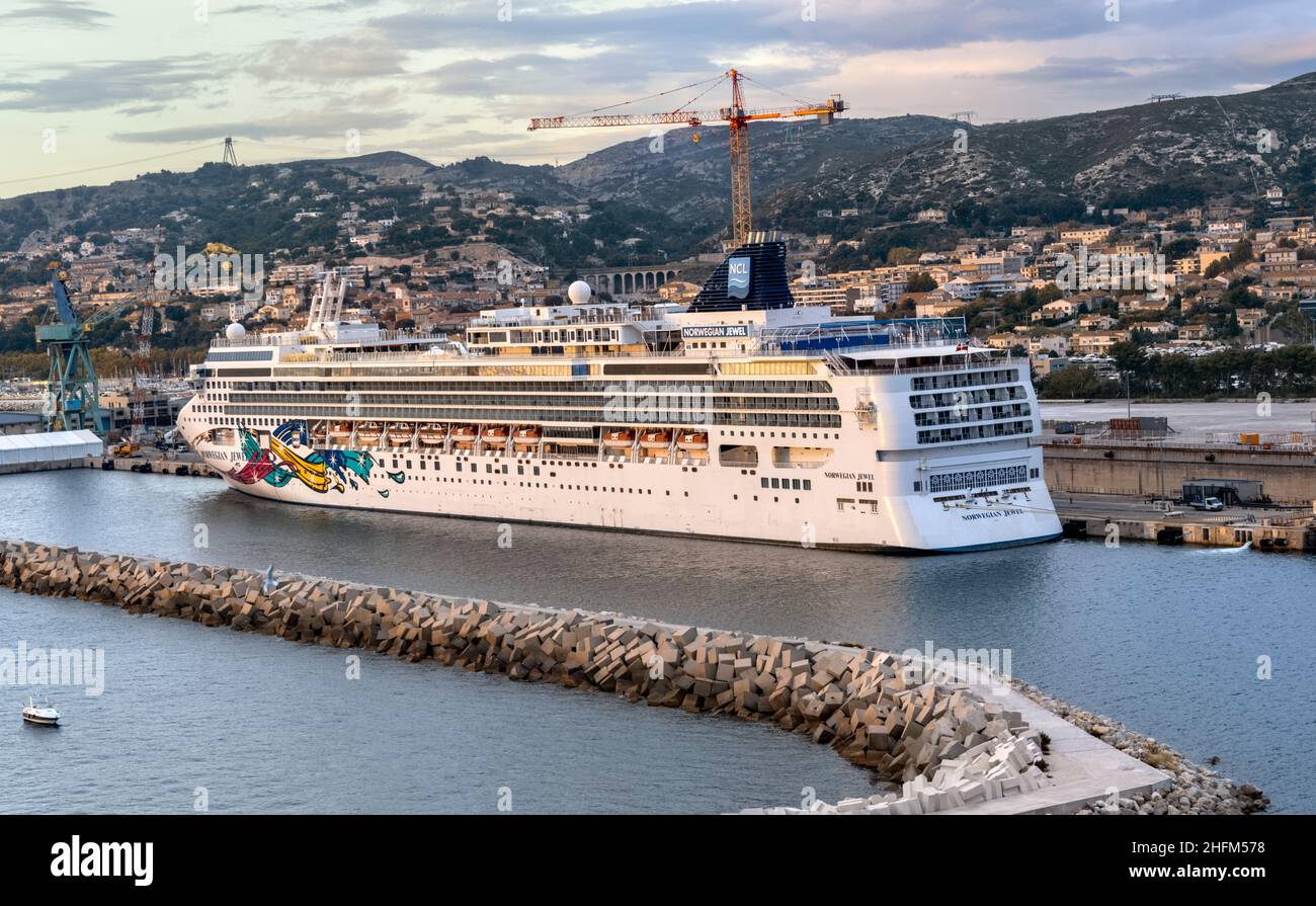 Gros plan sur le Norwegian Jewel Cruise Ship - Marseille France Banque D'Images