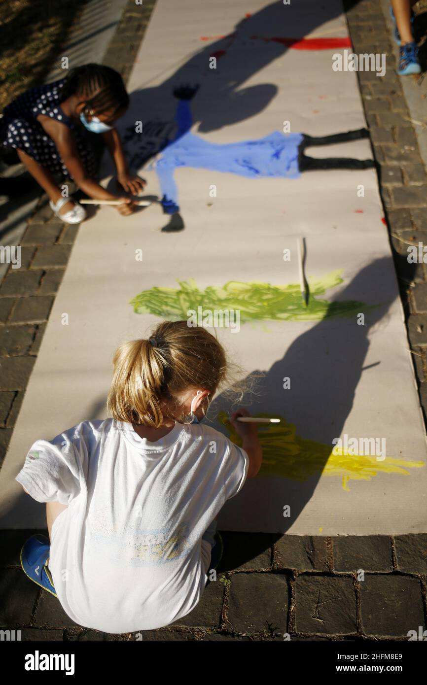 Cecilia Fabiano/Lapresse 08 juin 2020 Rome (Italie) NewsSchool, Rome: Démonstration d'élèves, de parents et d'enseignants pour la fin de l'année scolaire dans le pic: La dernière journée de fête organisée par une organisation de parents de l'école Di donato&#x2019;s. Banque D'Images