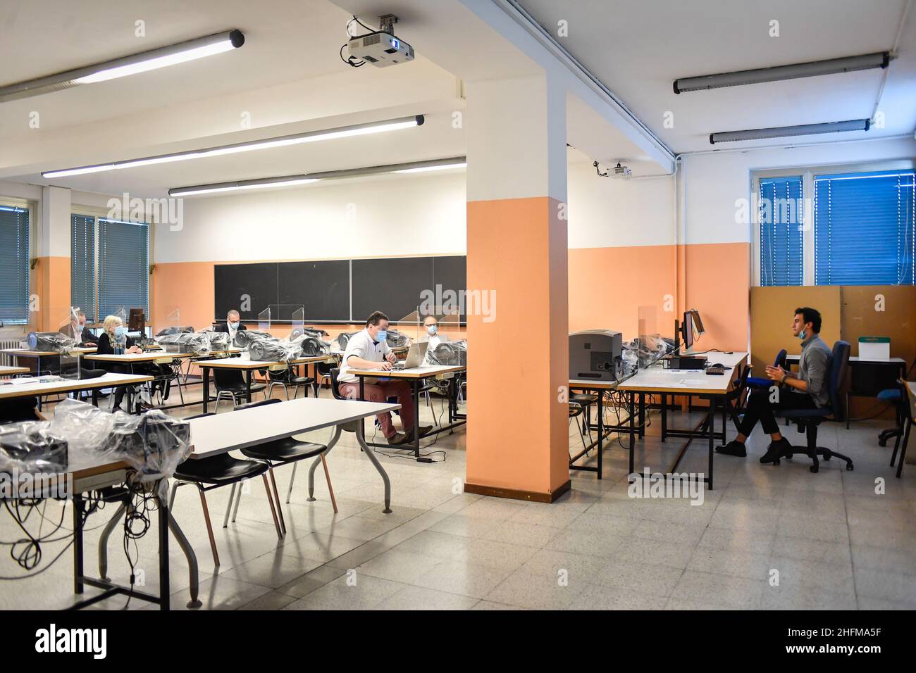 Claudio Furlan - Lapresse 17 juin 2020 Milano (Italie) Actualités Examens de lycée à IST Quarenghi à Bergame avec la visite du ministre de l'éducation Lucia Azzolina Banque D'Images