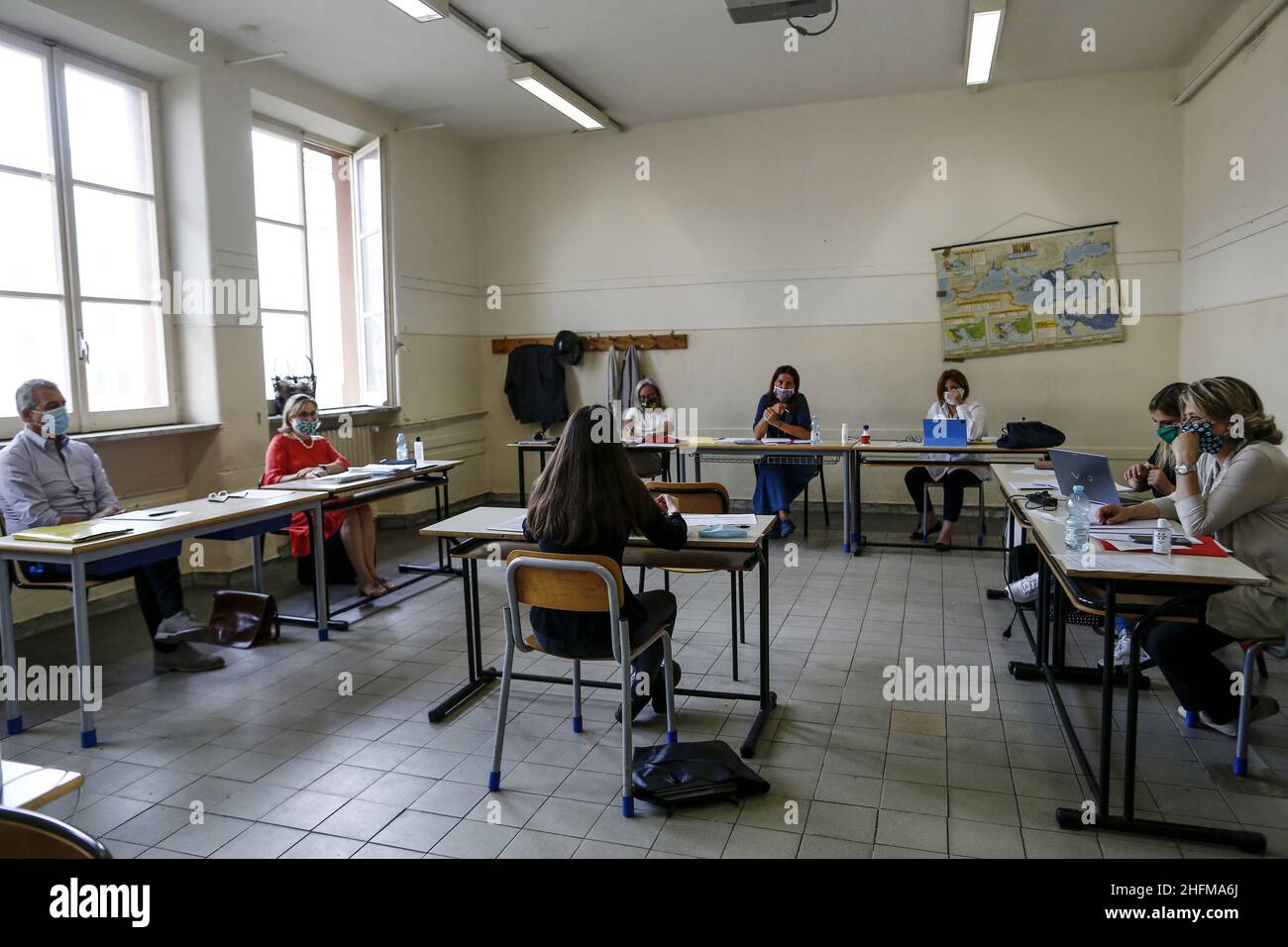 Cecilia Fabiano/Lapresse 17 juin 2020 Rome (Italie) Actualités Examens finaux en temps Covid dans le pic : examens en classe à l'école secondaire de Tacito Banque D'Images