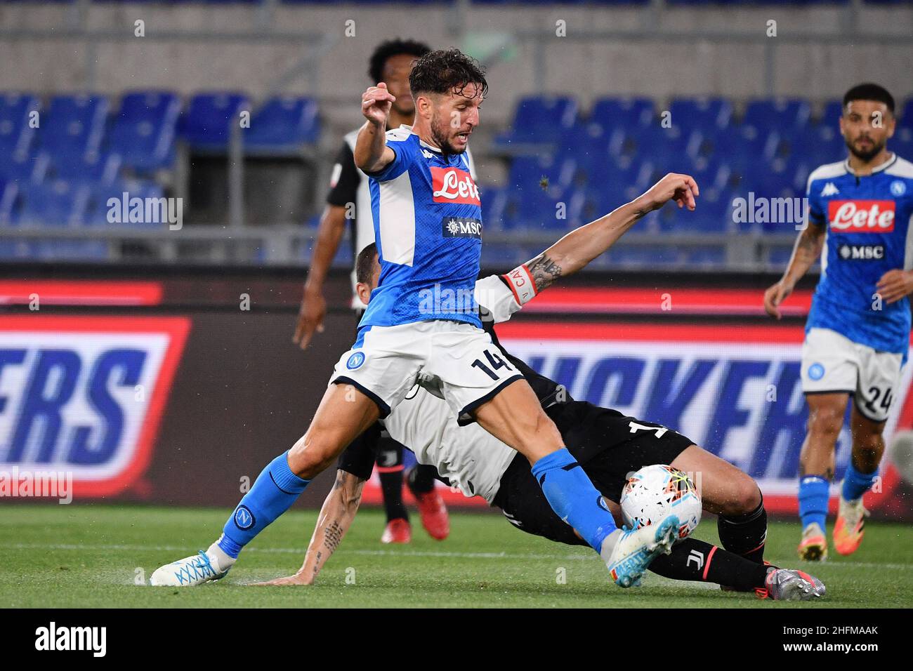 Foto Alfredo Falcone - LaPresse17/06/2020 Roma ( Italia)Sport CalcioJuventus - NapoliFiinale Coppa Italia Coca Cola 2019 2020 - Stadio Olimpico di RomaNella foto:mertens e bonucciphoto Alfredo Falcone - LaPresse17/06/2020 Roma (Italy)Sport SoccerJuventus - Napolipico Italian coca coupe de Boncola: le match final du stade Rompico - 2019 2020 Banque D'Images