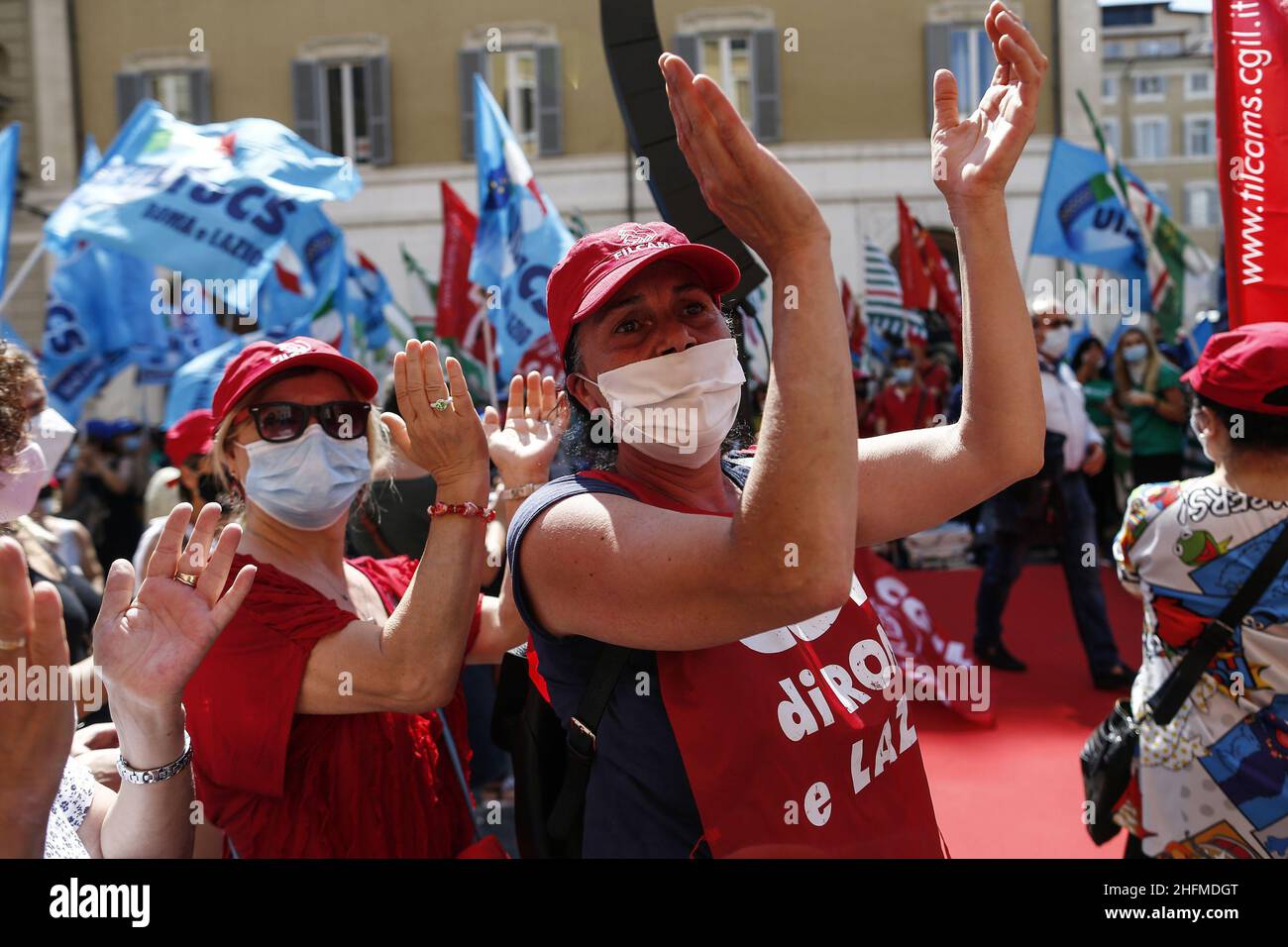 Cecilia Fabiano/Lapresse 24 juin 2020 Rome (Italie) Actualités démonstration de la cantine scolaire et#x2019;s ouvriers dans le pic : la manifestation devant le palais du gouvernement Banque D'Images
