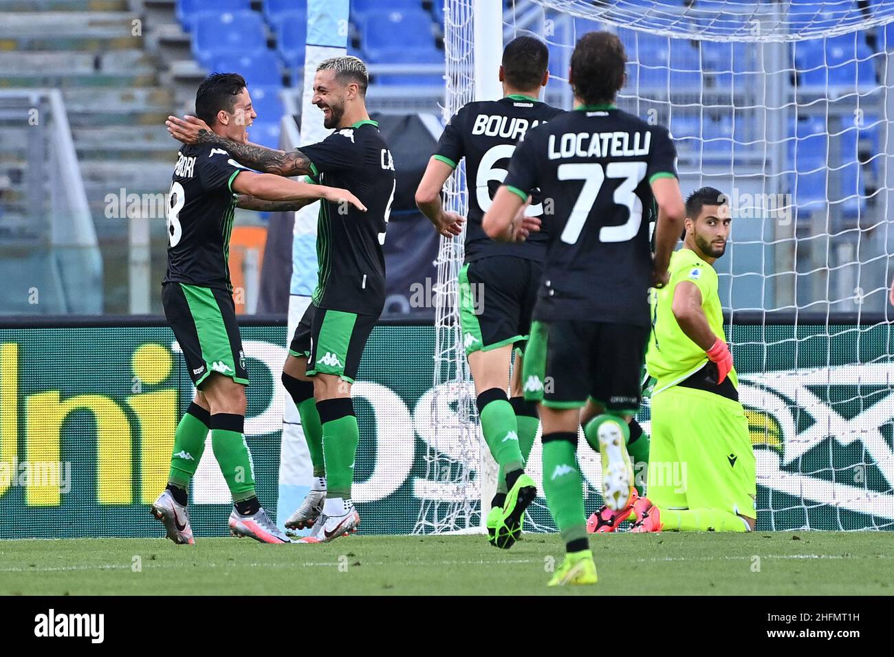 Alfredo Falcone - Lapresse 11/07/2020 Roma (Italie) Sport Soccer Lazio - Sassuolo Italian football Championship League A Tim 2019 2020 - Olimpico Stadium of Roma in the pic: Giacomo Raspadori et Francesco Caputo fête après les partitions Banque D'Images