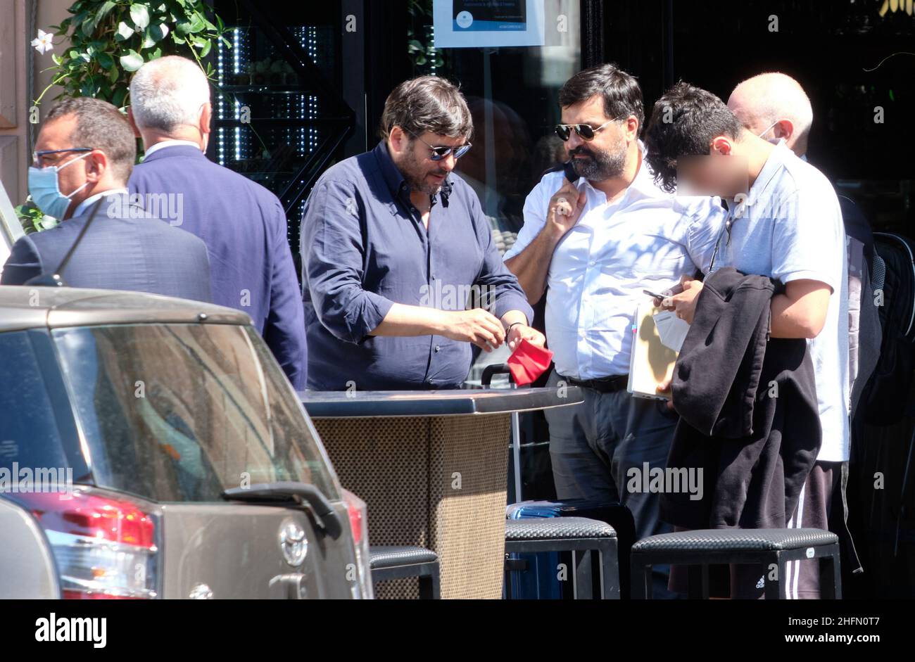 Foto Mauro Scrobogna /Lapresse 21-07-2020 Roma, Italia Cronaca Consiglio Superiore della Magistrutura CSM - riunione commissione Scroinare caso Palamara Nella foto: Luca Palamara esce un bar dopo la seduta della commissione disciplinare photo Maburo et LaPresse, 21 juillet 2020 /xA0 juilletRome, Italie Actualités Conseil supérieur de la magistrature de la CSM - réunion du comité disciplinaire dans l'affaire Palamara sur la photo: Luca Palamara quitte un bar après la session de la commission disciplinaire Banque D'Images