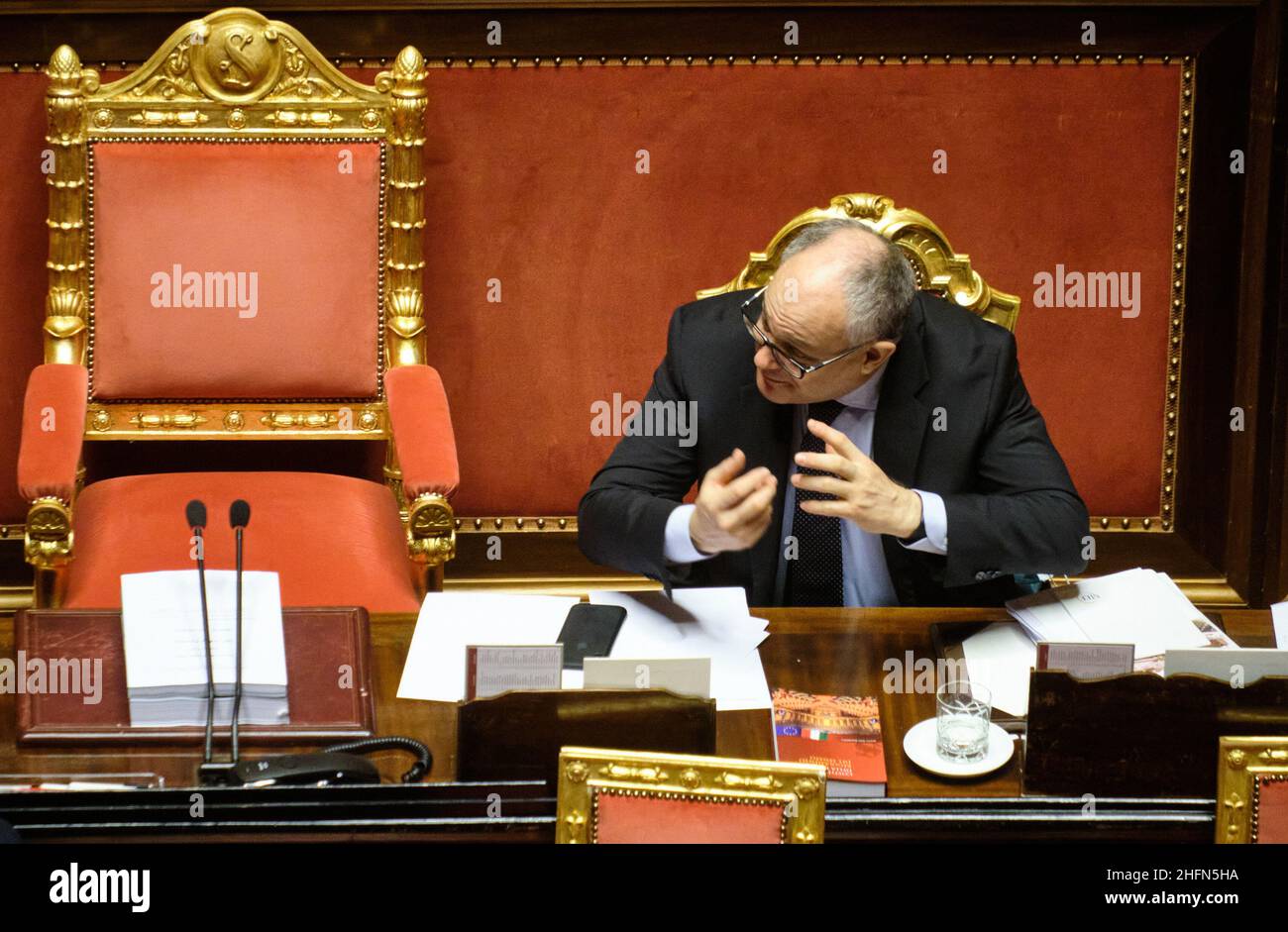 Mauro Scrobogna /Lapresse 29 juillet 2020 et#xA0; Rome, Italie Sénat politique - mesures d'écart budgétaire sur la photo: le ministre de l'économie Roberto Gualtieri Banque D'Images