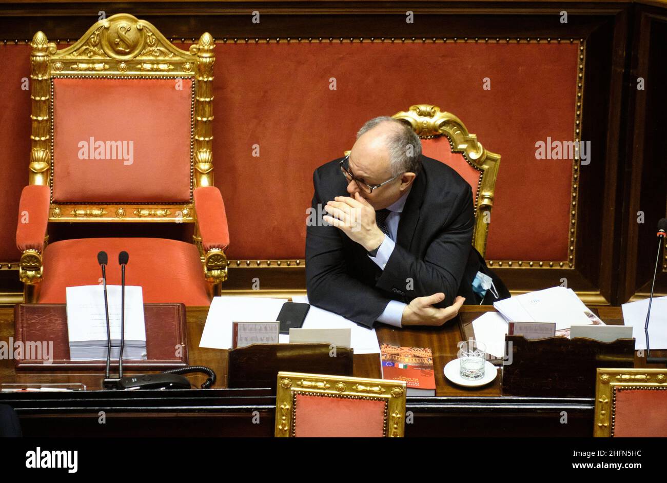 Mauro Scrobogna /Lapresse 29 juillet 2020 et#xA0; Rome, Italie Sénat politique - mesures d'écart budgétaire sur la photo: le ministre de l'économie Roberto Gualtieri Banque D'Images