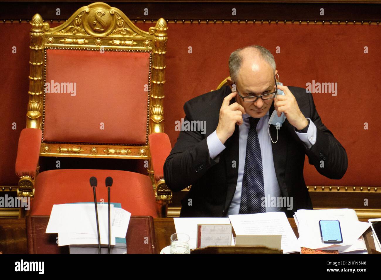 Mauro Scrobogna /Lapresse 29 juillet 2020 et#xA0; Rome, Italie Sénat politique - mesures d'écart budgétaire sur la photo: le ministre de l'économie Roberto Gualtieri Banque D'Images