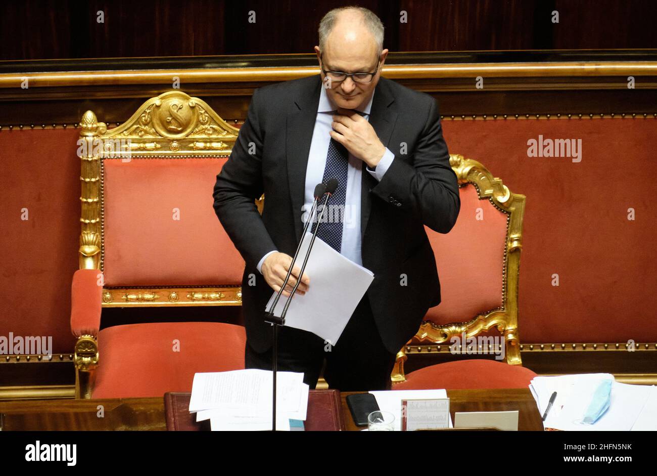 Mauro Scrobogna /Lapresse 29 juillet 2020 et#xA0; Rome, Italie Sénat politique - mesures d'écart budgétaire sur la photo: le ministre de l'économie Roberto Gualtieri Banque D'Images