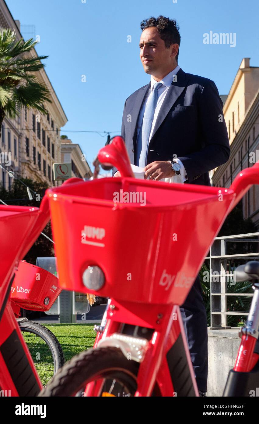 Mauro Scrobogna /Lapresse 04 septembre 2020 et#xA0; Rome, Italie Actualités Jump bike sharing back in service in the photo:Le responsable politique EMEA Lime Ghassan Haddad lors de la présentation du retour des vélos rouges de Jump la capitale sera en fait l'une des premières grandes villes européennes où les vélos rouges reviendront Banque D'Images