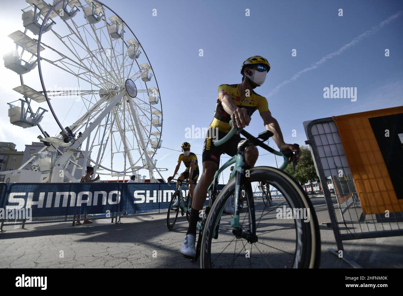 Lapresse - Marco Alpozzi septembre, 09 2020 Follonica (Italie) Sport Cyclisme Tirreno Adriatico Edition 55 - troisième étape - de Follonica à Saturnia - 217 km dans la photo: Début Banque D'Images