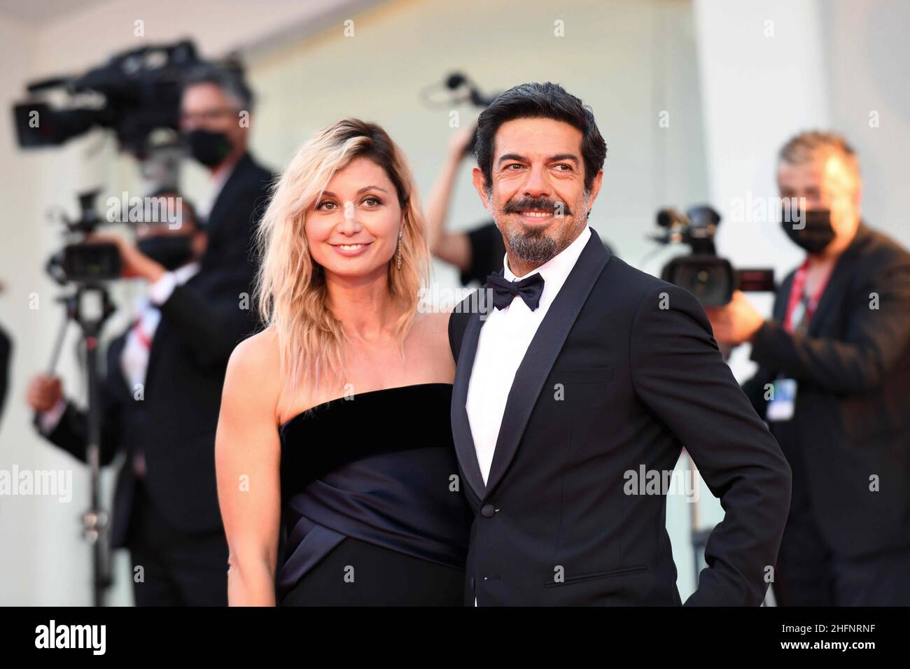 Piergiorgio Pirrone - Lapresse 2020-09-12 Venise 77th Venise Filmfestival cérémonie de clôture tapis rouge sur la photo: Anna Ferzetti, Pierfrancesco Favino Banque D'Images