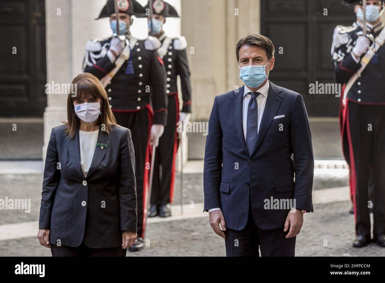 Roberto Monaldo / Lapresse 09-10-2020 Rome (Italie) Palais Chigi - le Premier ministre Giuseppe Conte rencontre le Président de la République hellénique Katerina Sakellaropoulou dans le cpcc Katerina Sakellaropoulou, Giuseppe Conte Banque D'Images